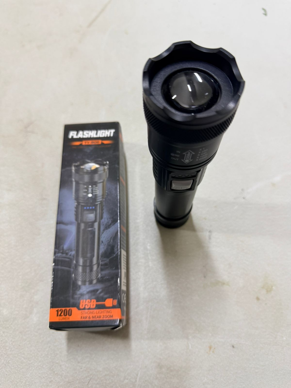 Camping Linterna Potente con Cabeza Deslizante | Zoom Ajustable | Recargable USB | Aluminio